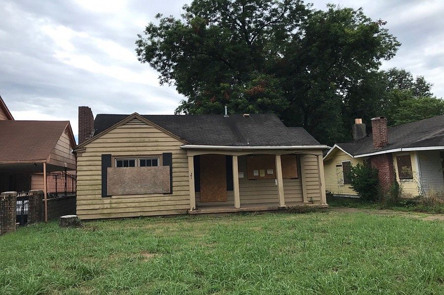 1st image of 701 E Gage Ave