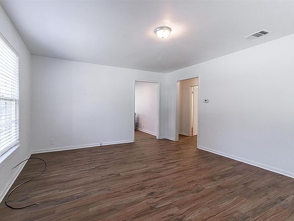 4th image of 2622 W Johnson St