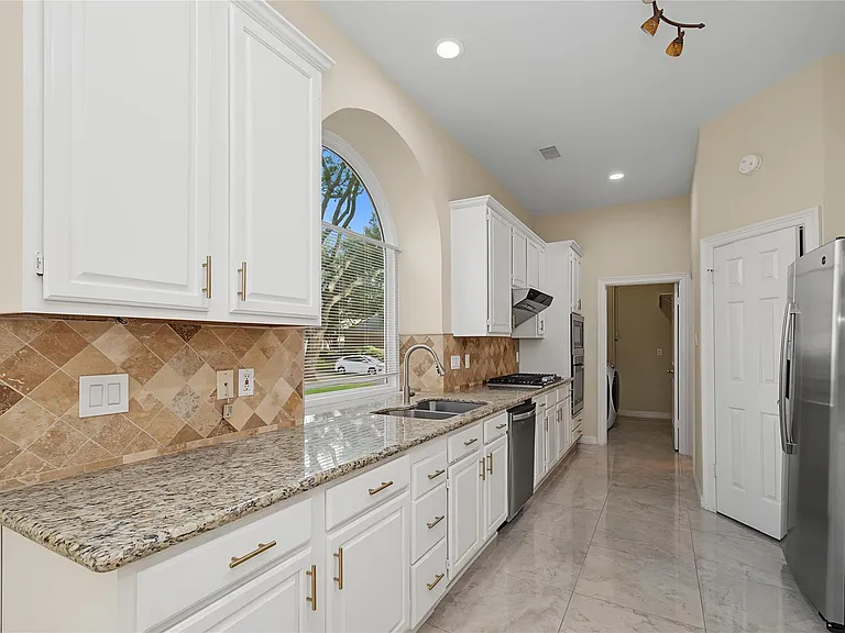 14135 Swallowfield Dr — Photo 27