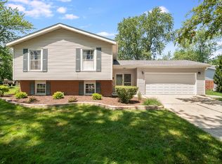 1026 Willow Ln, Darien, IL 60561