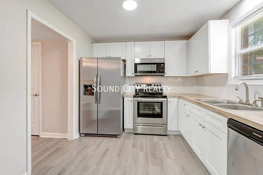 Townhome available now, recently renovated 2 bed/2.5 bath with deck, large living room — Photo 2