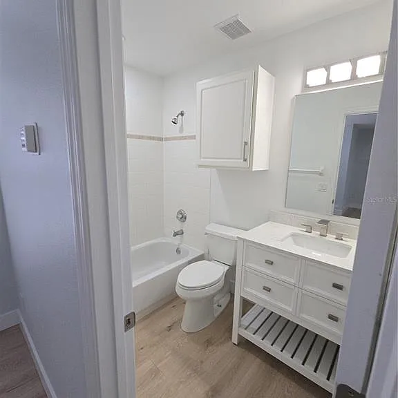 104 Eastpark Cres #B — Photo 7