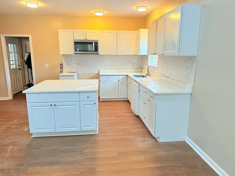 719 Marsh Ave — Photo 4