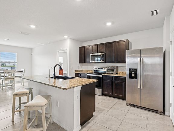 5th image of 15825 Mauvewood Ave