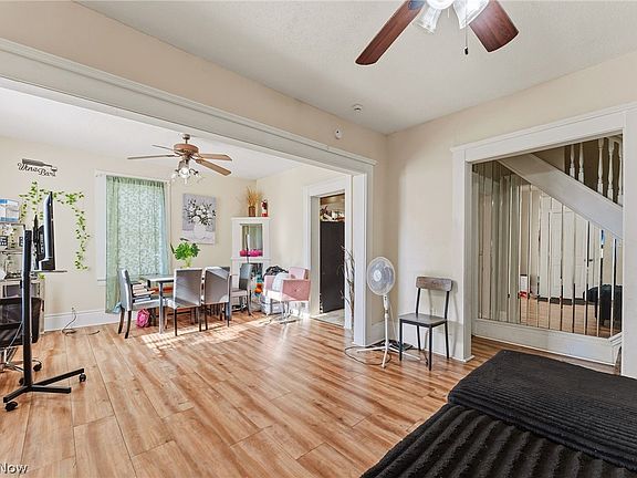 4th image of 2032 W 104th St