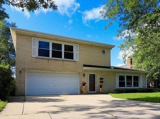 209 E Valley Ln, Arlington Heights, IL 60004