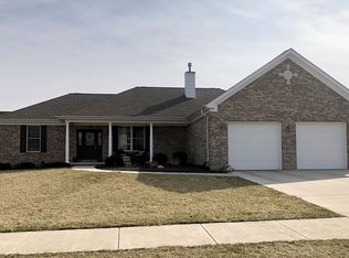 1000 N Fox Berry Dr, Yorktown, IN 47396