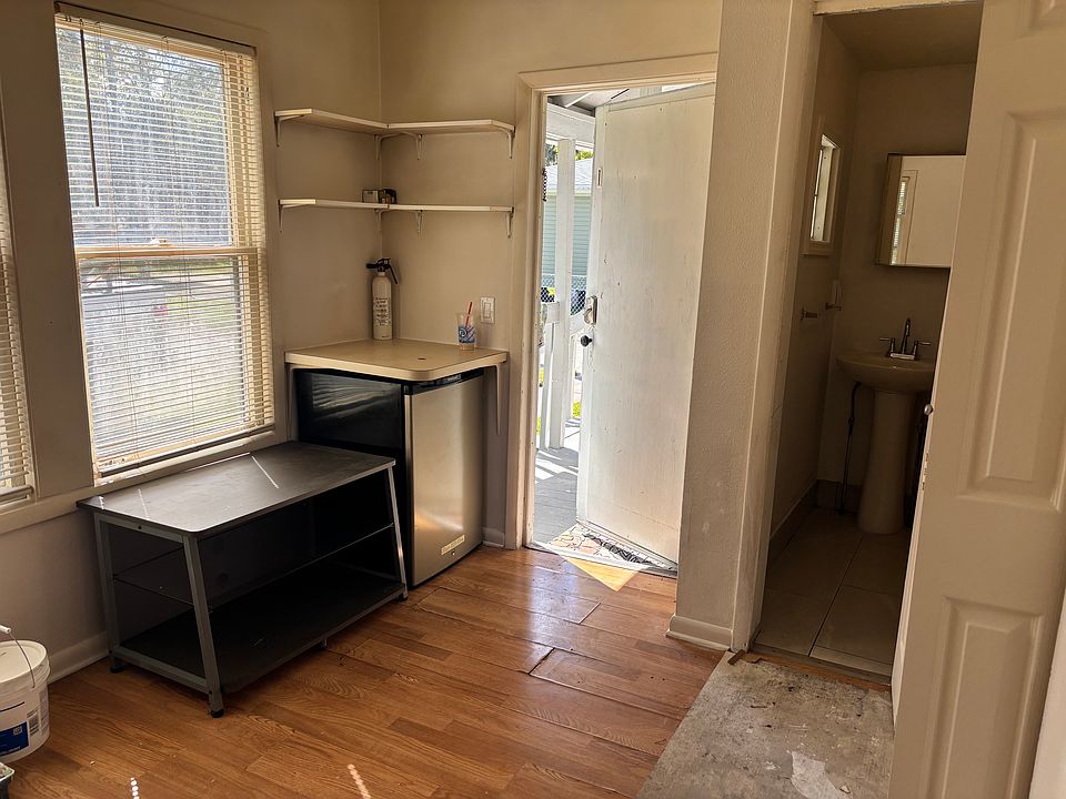 2nd image of 141 Fairview Ave #4