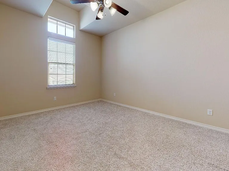 127 Deacon Dr — Photo 10