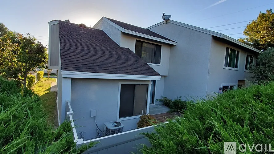 3 bed, 2.5 bath, 1605 sqft, $3,950 — Photo 4