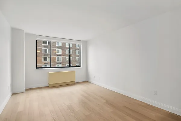 Rented by Greystar | media 5