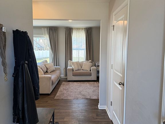 4th image of 303 Gladys Ave