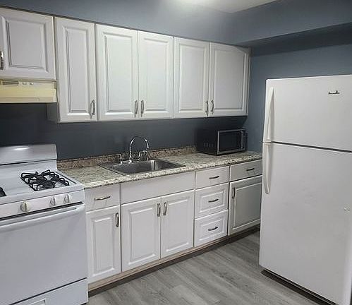 3rd image of 2701 Chestnut St #H2