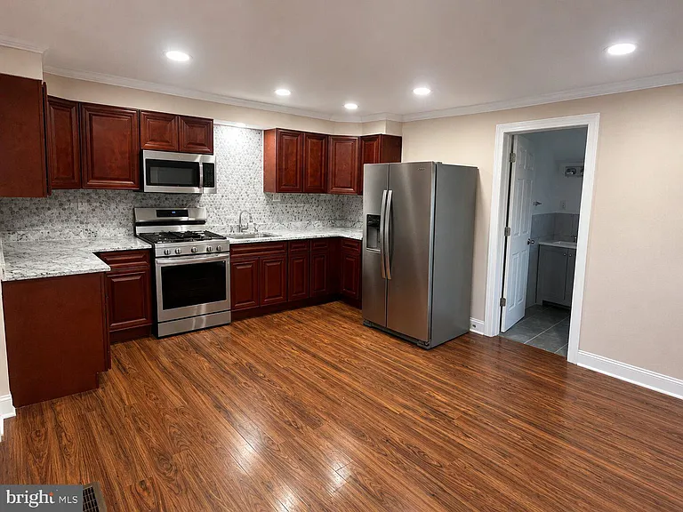 606 Green St — Photo 4