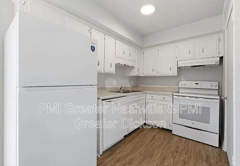 741 McPherson Dr — Photo 7