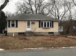 40 Bennett St, Warwick, RI 02889