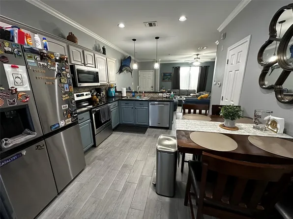 305 Holleman Dr E APT 301, College Station, TX 77840