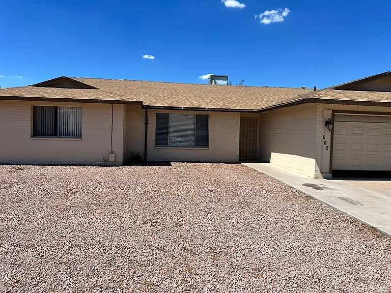 602 E Lodge Dr — Photo 1