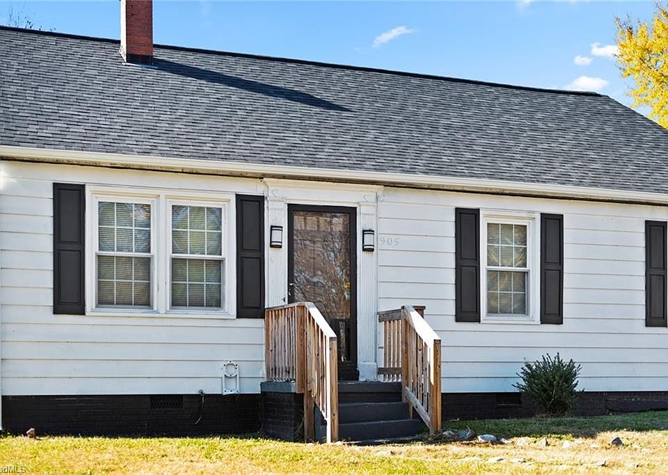 1st image of 905 Foushee St