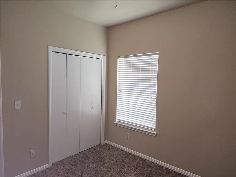 503 Gregory Ct — Photo 26