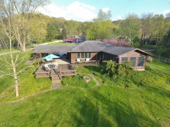 7133 Elgin Dr SW, Sherrodsville, OH 44675