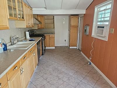 2nd image of 1131 W 6th St