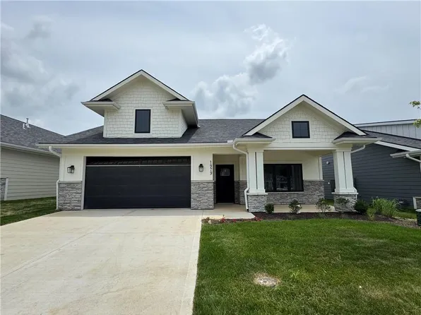 1979 Harvest Rd, Liberty, MO 64068