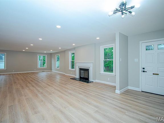 3rd image of 874 Albey Ln