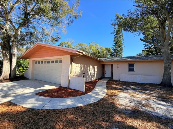 7401 21st St N, Saint Petersburg, FL 33702