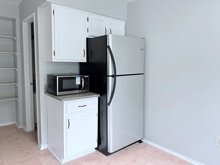 414 Carousel Ct — Photo 8
