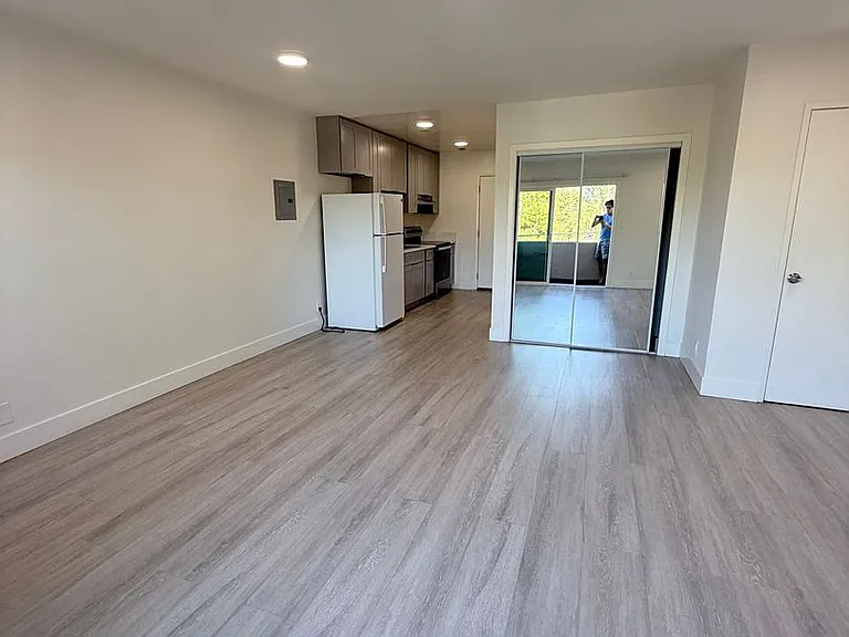 1 Month Free! Renovated Units in Central Van Nuys — Photo 3
