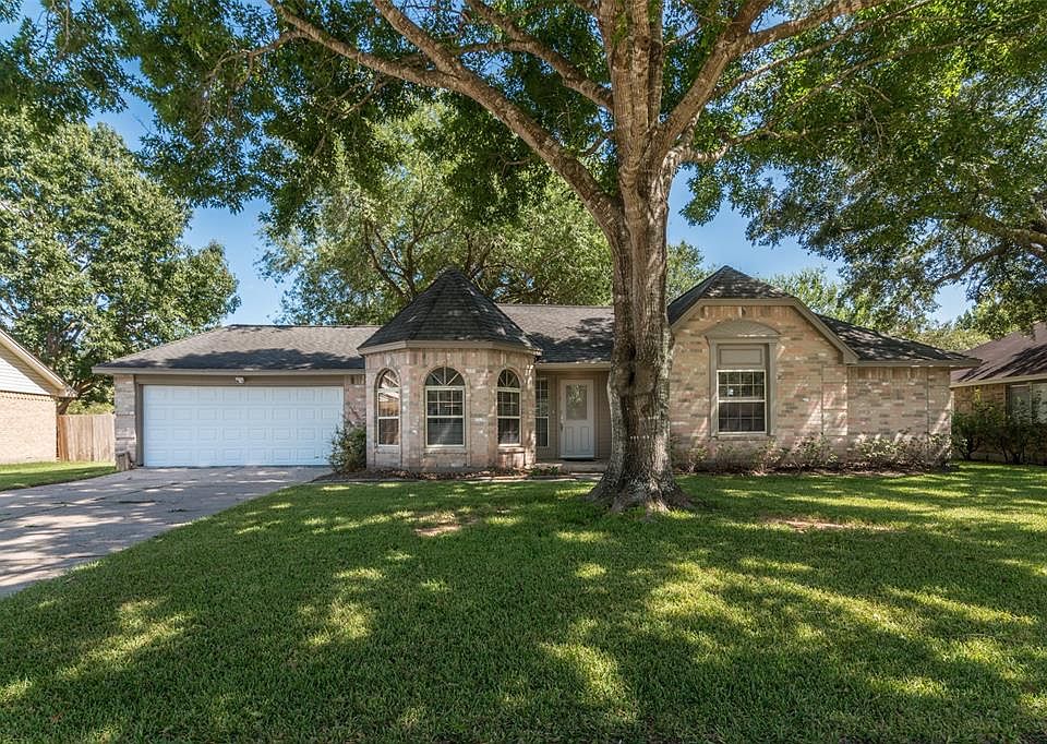 1st image of 901 Sandringham Dr