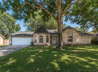 901 Sandringham Dr, Friendswood, TX 77546