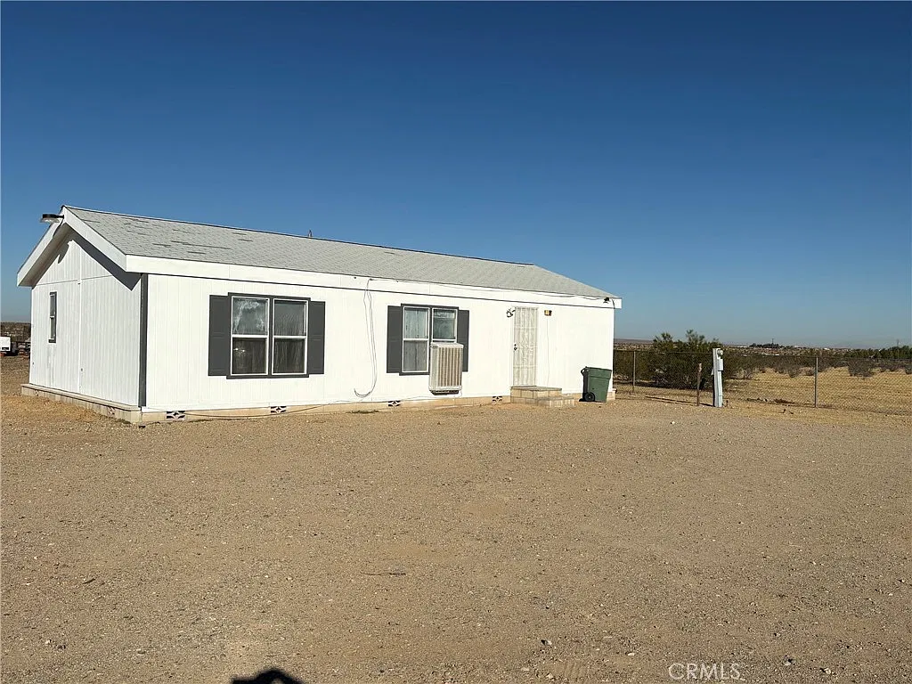 3 bed, 1100 sqft, $1,650 — Photo 2