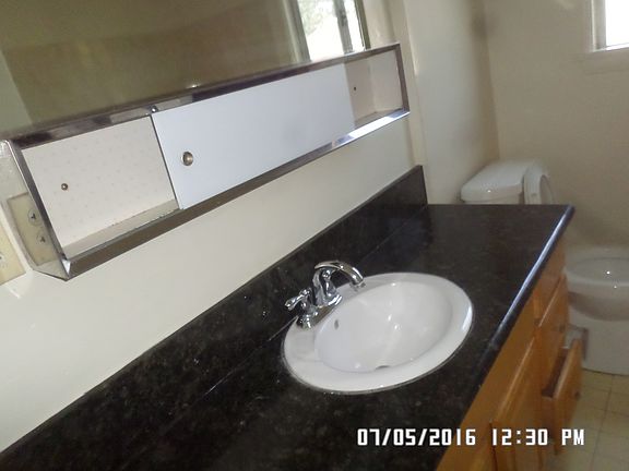 5th image of 104 W Madison Ave