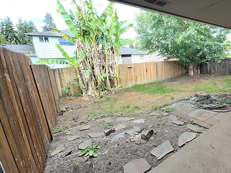 160 Tanglewood Dr — Photo 2