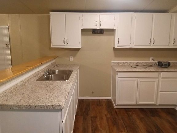 4th image of 3000 Poplar St Lot 22