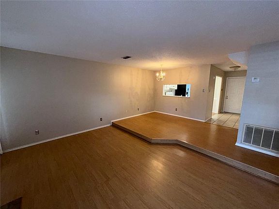 3rd image of 5900 Grelot Rd APT 304