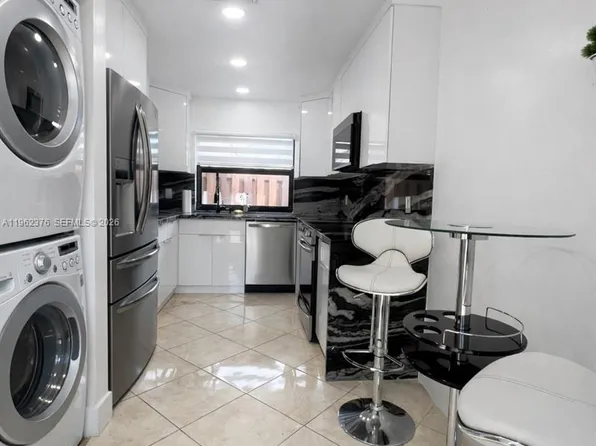 6012 NW 172nd Terrace Cir, Hialeah, FL 33015