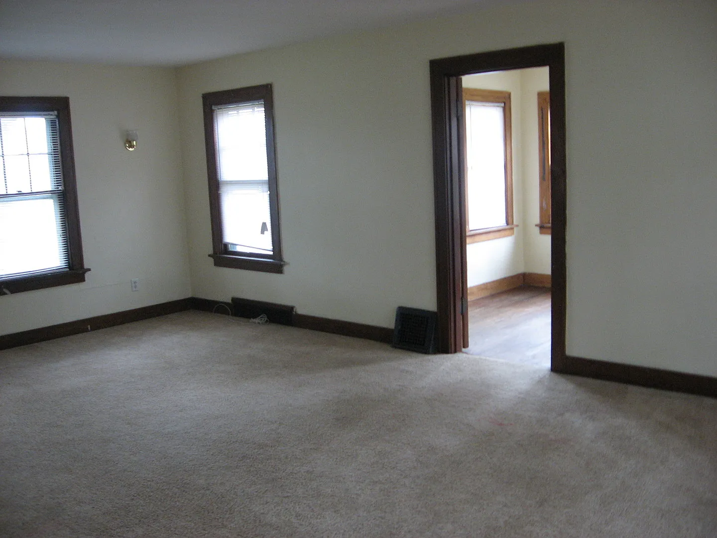 Spacious 3 Bedroom @ 419 E Pettit Ave — Photo 4
