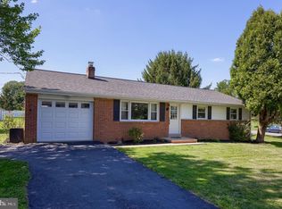 695 Imperial Dr, Lancaster, PA 17601
