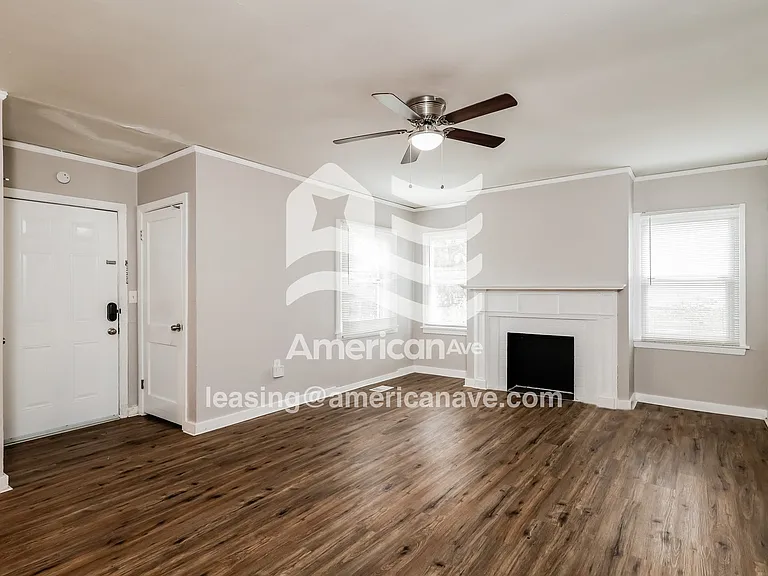 824351_003_living_room_14314088.jpg
