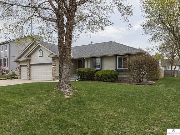 3rd image of 16927 Patterson Dr