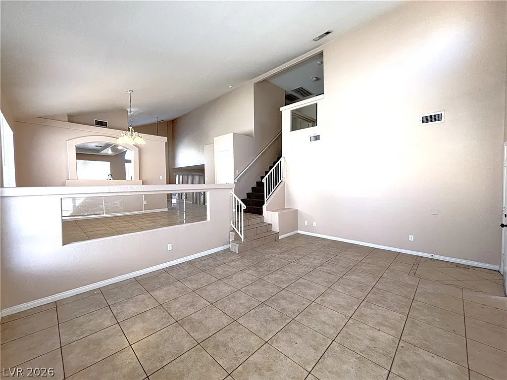 4 bed, 3.0 bath, 2213 sqft, $2,400 — Photo 3