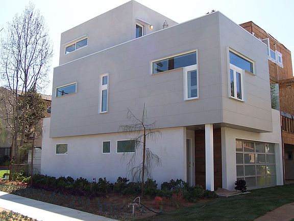 2nd image of 1546 Yosemite Dr