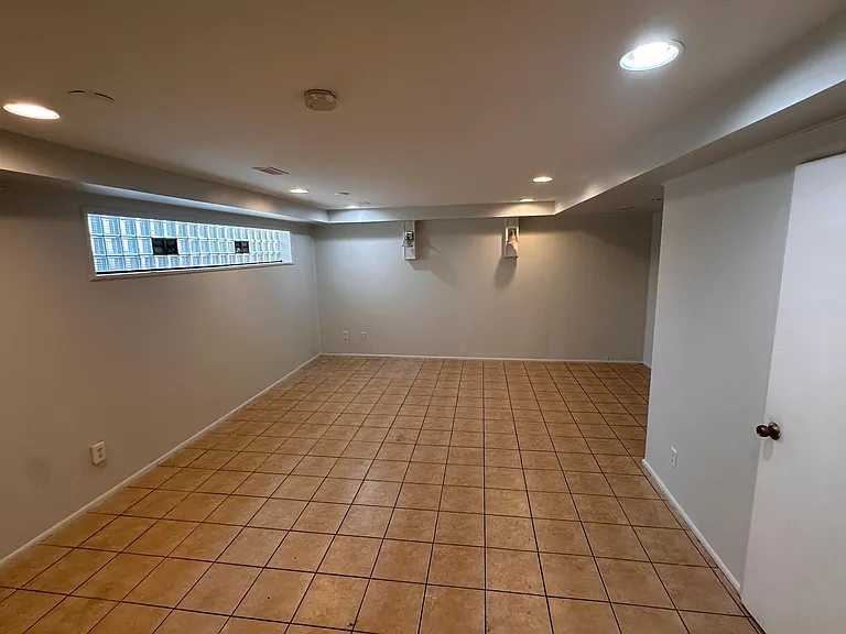 307 N Lake St — Photo 17