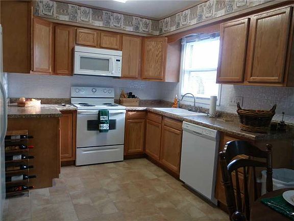 3rd image of 1405 Woodward St