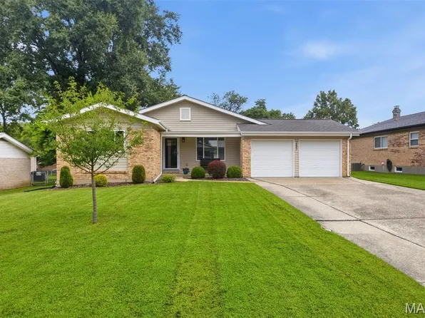1521 Polaris Dr, Ballwin, MO 63011