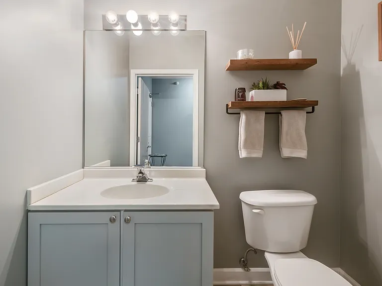 645 N Kingsbury St #1403 — Photo 6