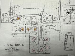 9575 Crown Ridge Dr, White Lake, MI 48386